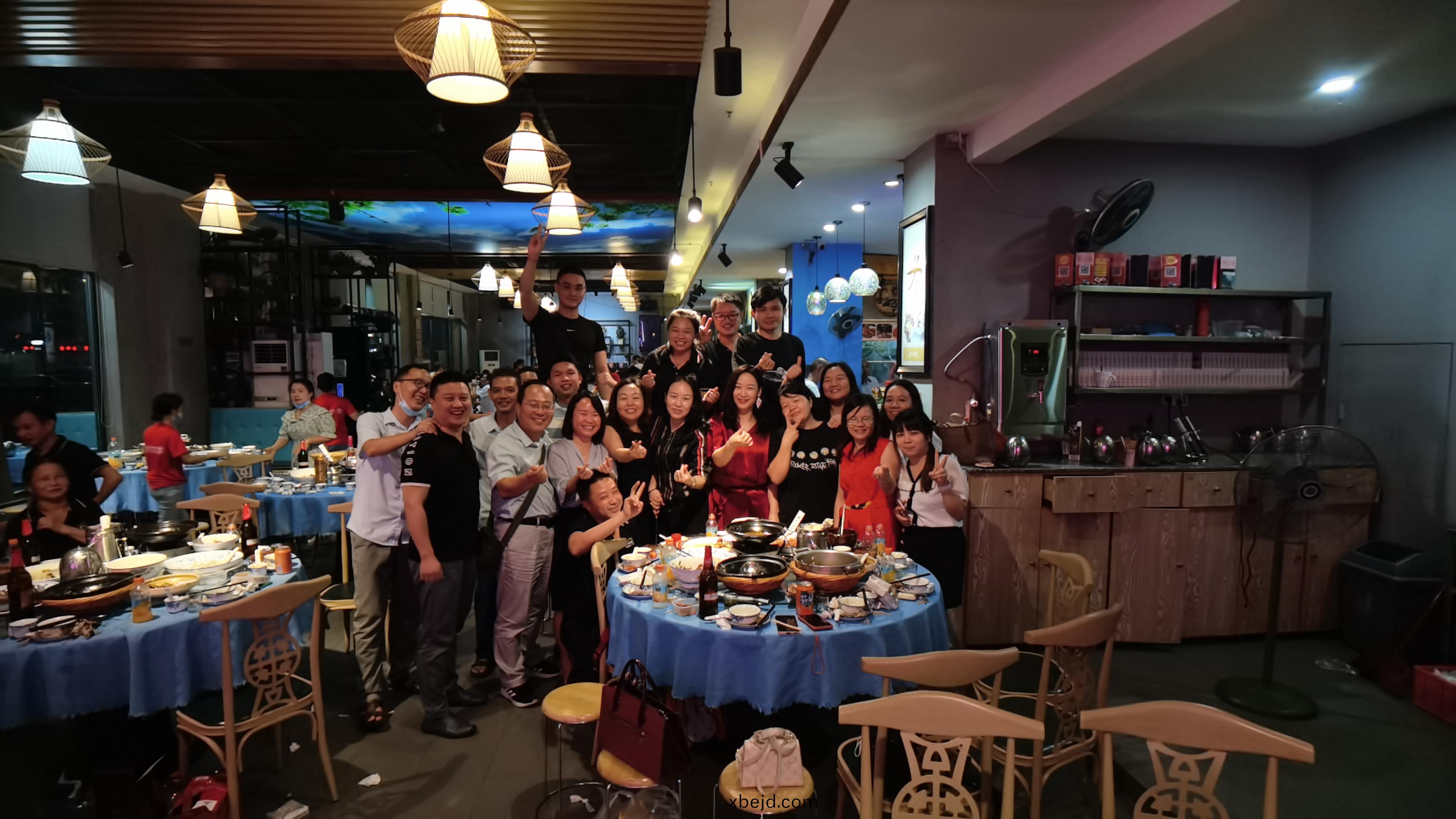 星火驅(qu)動：喜迎中鞦慶糰(tuan)圓，歡樂笑語萬裏(li)傳